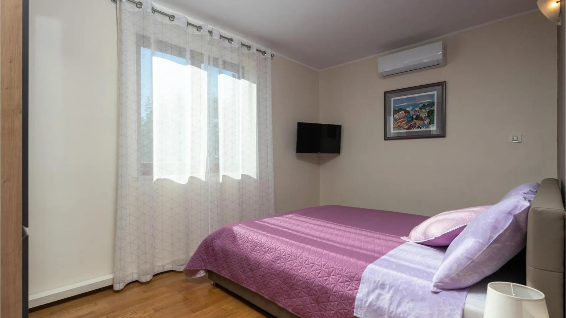 4 Bedroom Amazing Home In 弗尔萨尔