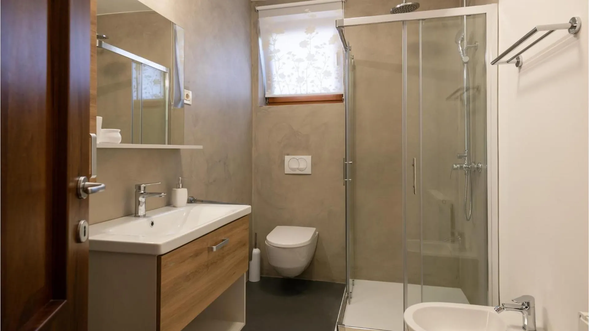 4 Bedroom Amazing Home In فيرسار 0*,