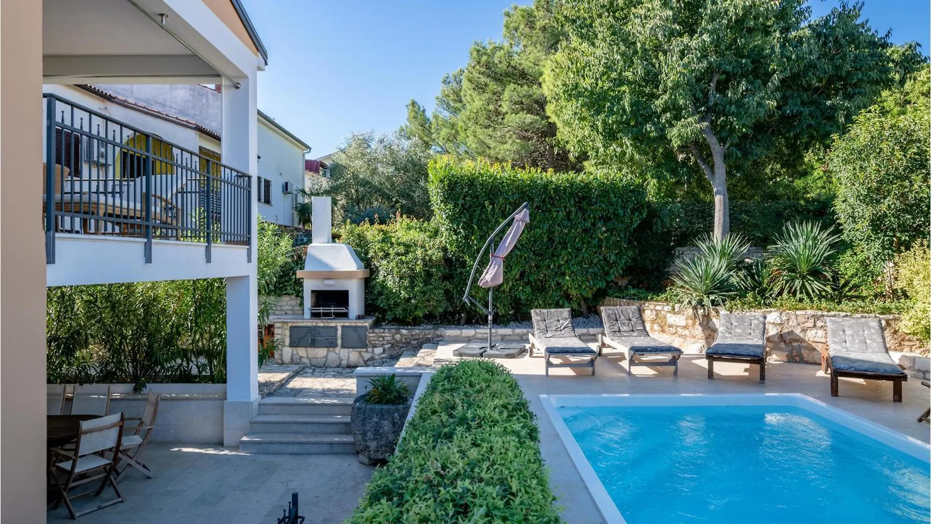 4 Bedroom Amazing Home In فيرسار