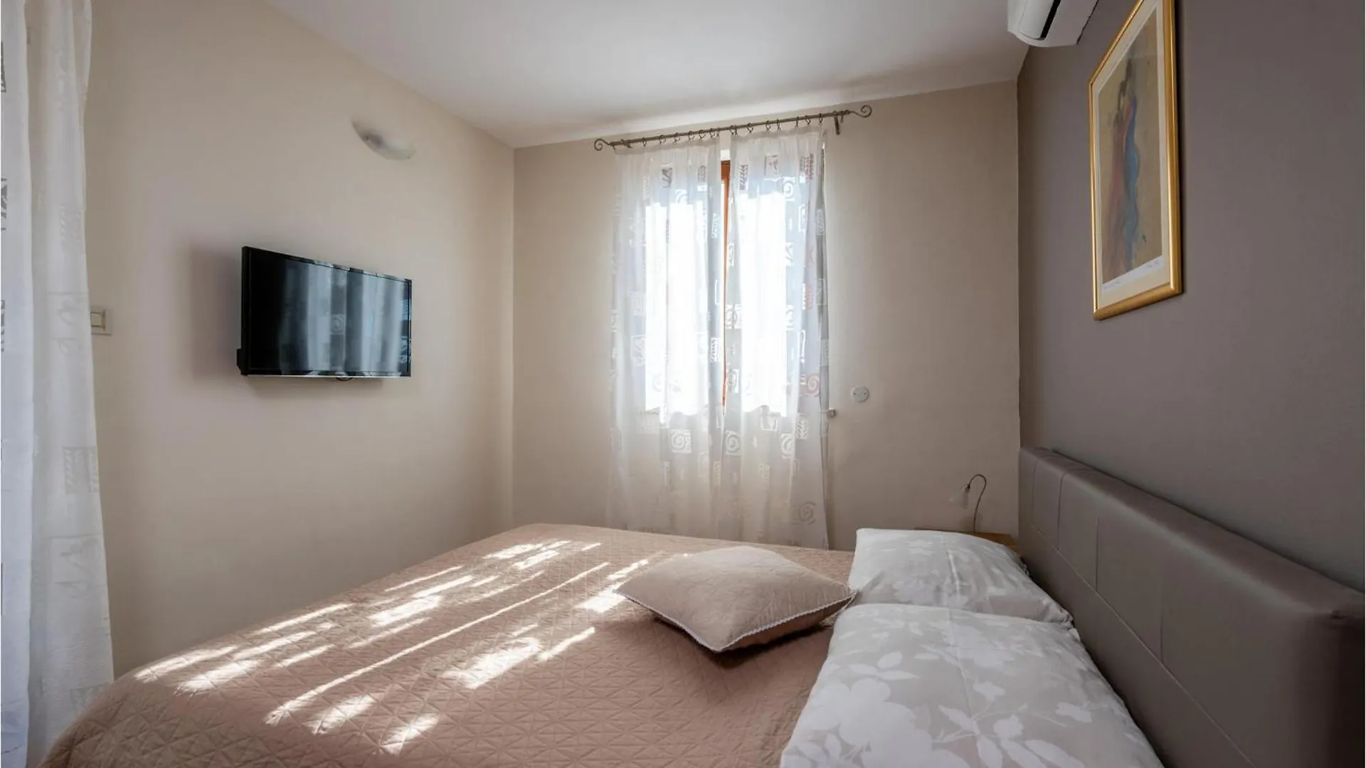 度假居 4 Bedroom Amazing Home In 弗尔萨尔 克罗地亚
