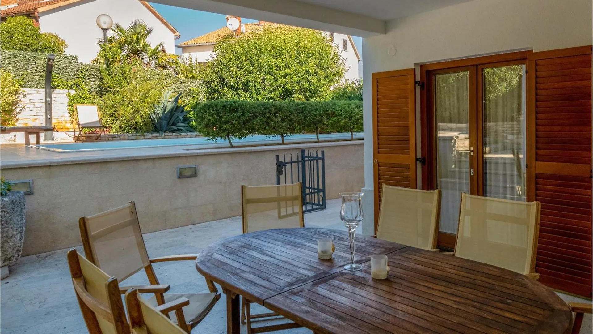 4 Bedroom Amazing Home In فيرسار بيت للعطل